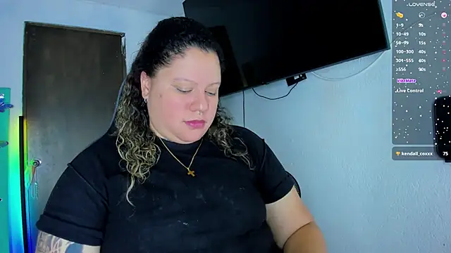 Snapshot of mariana_maze chatting on December 7, 1:58 am mariana maze online show from December 7, 1:58 am