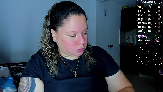 Snapshot of mariana_maze chatting on December 22, 6:48 pm mariana maze online show from December 22, 6:48 pm