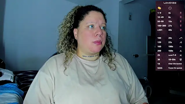 Snapshot of mariana_maze chatting on January 13, 6:38 am mariana maze online show from January 13, 6:38 am