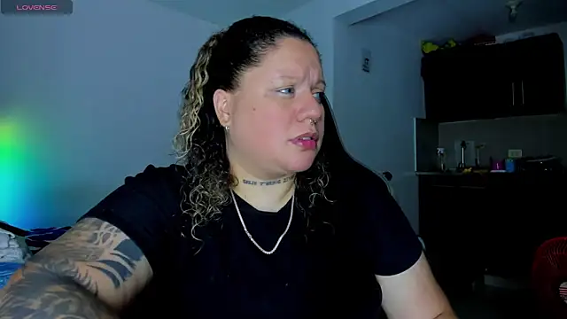 Snapshot of mariana_maze chatting on February 3, 7:51 am mariana maze online show from February 3, 7:51 am