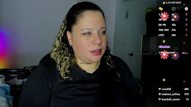 Snapshot of mariana_maze chatting on March 2, 2:41 am mariana maze online show from March 2, 2:41 am