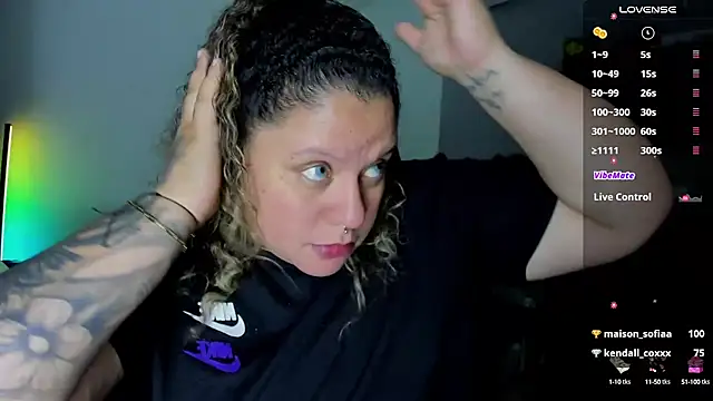 Snapshot of mariana_maze chatting on March 21, 5:43 am mariana maze online show from March 21, 5:43 am