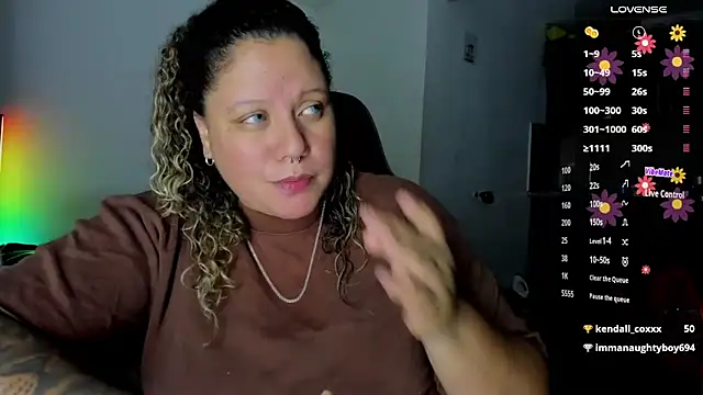 Snapshot of mariana_maze chatting on March 22, 6:11 am mariana maze online show from March 22, 6:11 am