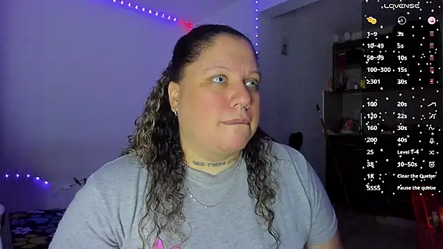 Snapshot of mariana_maze chatting on October 15, 5:51 am mariana maze online show from October 15, 5:51 am