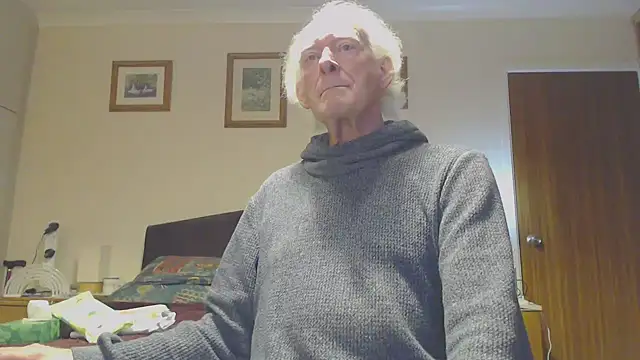 WaverlyKernow online show from December 4, 3:32 pm