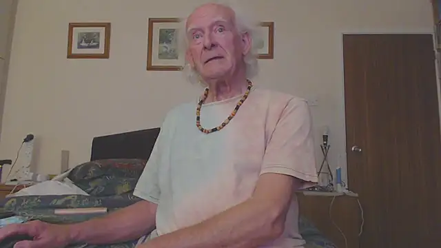 WaverlyKernow online show from March 15, 4:43 pm