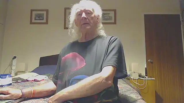 WaverlyKernow online show from April 6, 2:20 am