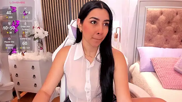 Charlotte Shelby online show from January 18, 2:55 pm