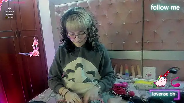 neeko princes online show from February 17, 12:12 pm