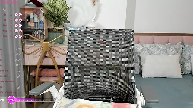 Snapshot of _Joliie_ chatting on February 23, 8:55 pm Joliie online show from February 23, 8:55 pm