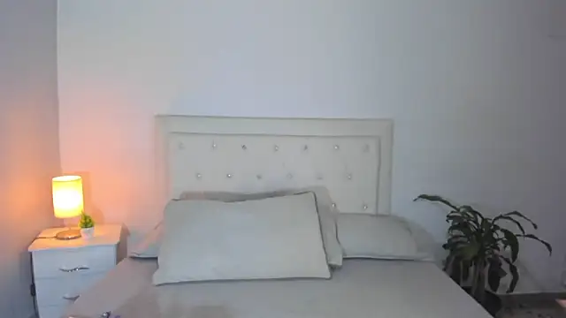 MELISSA ALVAREZ online show from October 8, 9:18 am