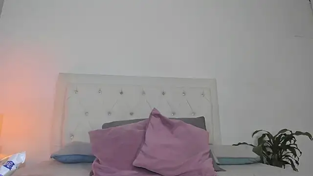 MELISSA ALVAREZ online show from November 11, 9:20 am