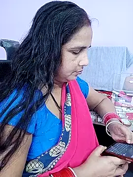 Snapshot of reemacouple007 chatting on June 13, 8:23 am reemacouple007 online show from June 13, 8:23 am