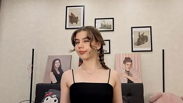 Snapshot of dolly_ll chatting on July 1, 1:24 pm dolly ll online show from July 1, 1:24 pm