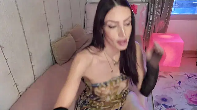 Snapshot of AlicianeFrancaise chatting on November 16, 12:11 pm AlicianeFrancaise online show from November 16, 12:11 pm