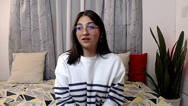 zoe moon18 online show from January 16, 3:45 am