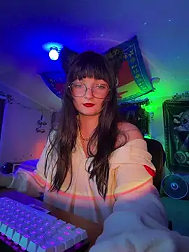 Snapshot of urpuppymoon chatting on February 5, 1:43 am urpuppymoon online show from February 5, 1:43 am