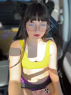 Snapshot of urpuppymoon chatting on February 5, 6:56 pm urpuppymoon online show from February 5, 6:56 pm