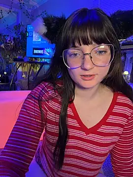 Snapshot of urpuppymoon chatting on February 21, 8:37 am urpuppymoon online show from February 21, 8:37 am