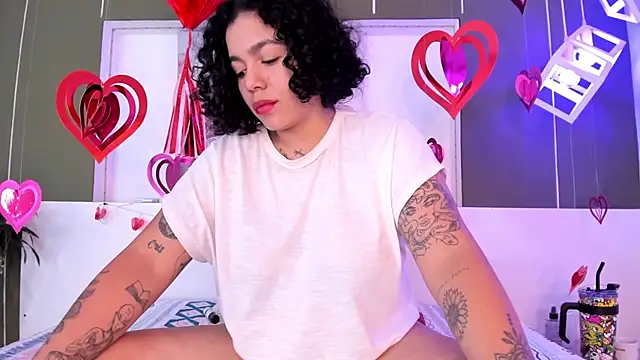 Alexxxholy online show from February 15, 8:22 pm