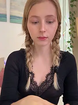 LunaRase online show from October 8, 10:46 am