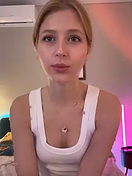 LunaRase online show from May 22, 12:33 pm