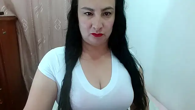 Snapshot of Ashyle chatting on July 9, 3:43 am Ashyle online show from July 9, 3:43 am