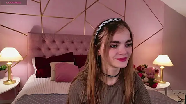 Snapshot of SophieSuvi chatting on December 5, 2:11 pm SophieSuvi online show from December 5, 2:11 pm
