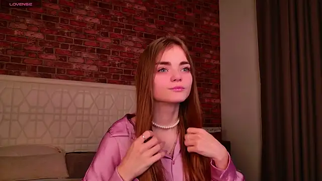Snapshot of SophieSuvi chatting on December 28, 1:59 pm SophieSuvi online show from December 28, 1:59 pm