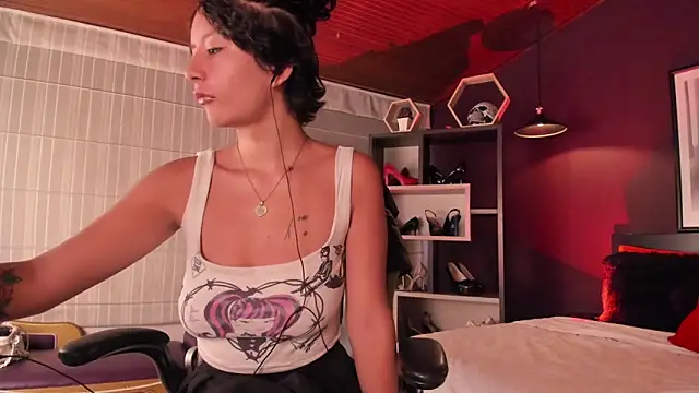 Moony 14 online show from April 1, 1:12 pm