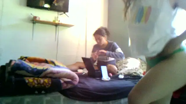 Snapshot of stephybrowm7 chatting on February 27, 2:06 pm stephybrowm7 online show from February 27, 2:06 pm