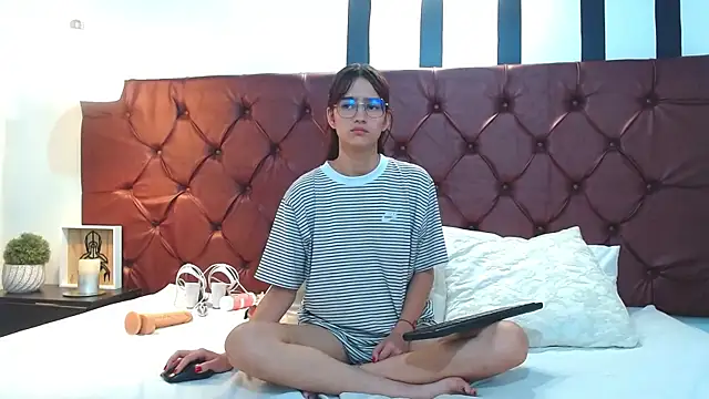 MelodyMansson online show from February 20, 8:03 pm