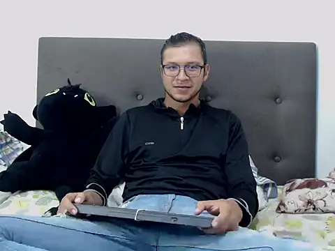 Snapshot of andy_loverxx chatting on January 18, 5:33 am andy loverxx online show from January 18, 5:33 am