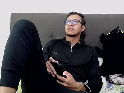 Snapshot of andy_loverxx chatting on February 4, 6:08 am andy loverxx online show from February 4, 6:08 am