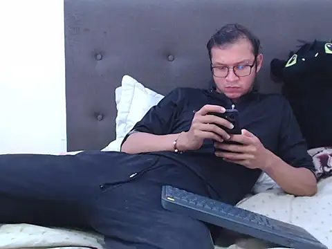Snapshot of andy_loverxx chatting on February 10, 12:48 am andy loverxx online show from February 10, 12:48 am