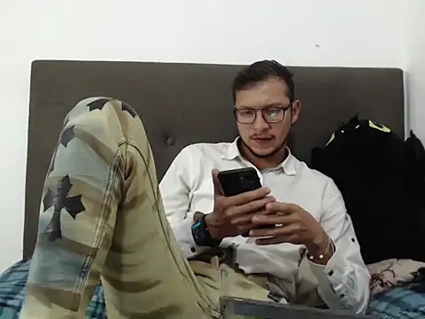 Snapshot of andy_loverxx chatting on March 10, 11:54 pm andy loverxx online show from March 10, 11:54 pm