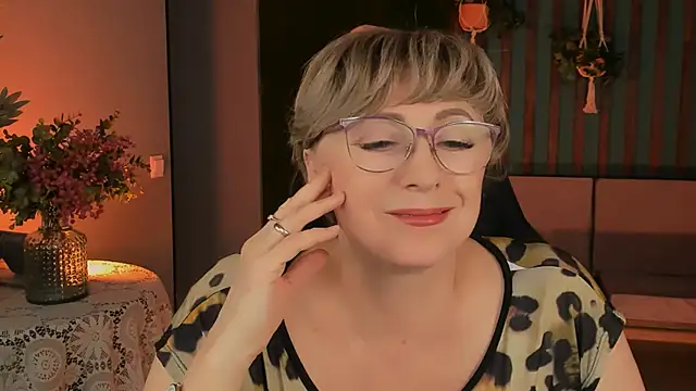 Snapshot of sugar_vivien chatting on October 9, 1:09 pm sugar vivien online show from October 9, 1:09 pm