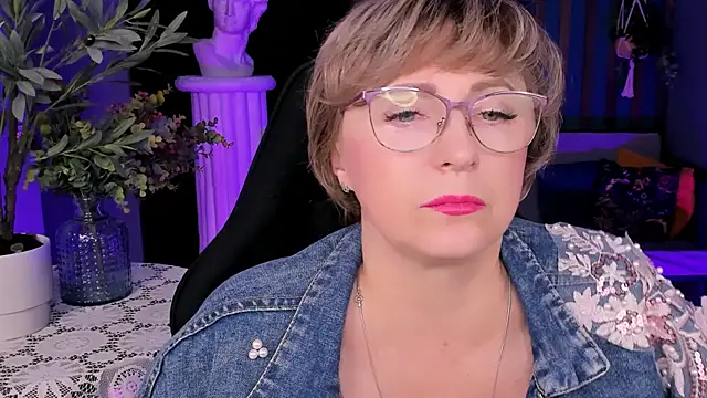 Snapshot of sugar_vivien chatting on October 15, 1:33 pm sugar vivien online show from October 15, 1:33 pm