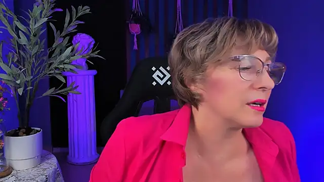 Snapshot of sugar_vivien chatting on November 8, 1:11 pm sugar vivien online show from November 8, 1:11 pm