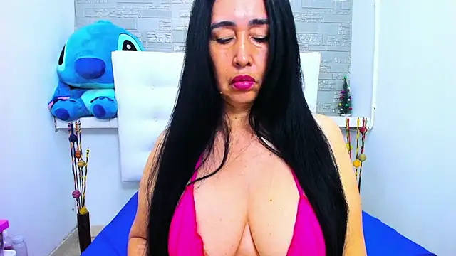 Snapshot of HorniestMilf chatting on October 13, 10:43 pm HorniestMilf online show from October 13, 10:43 pm
