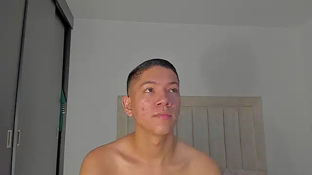 JulianRose 1 online show from February 5, 11:04 am