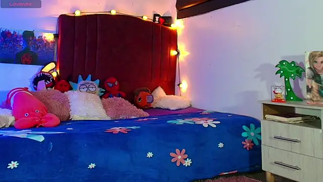 alisson zafiro  online show from September 19, 3:19 am