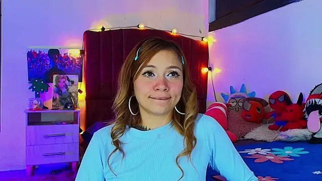 alisson zafiro  online show from October 19, 3:07 am