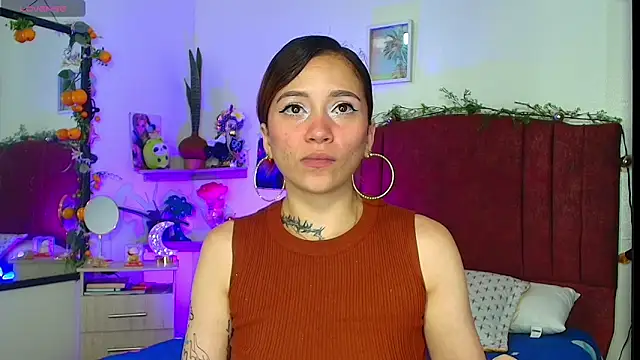 alisson zafiro  online show from April 15, 3:46 am