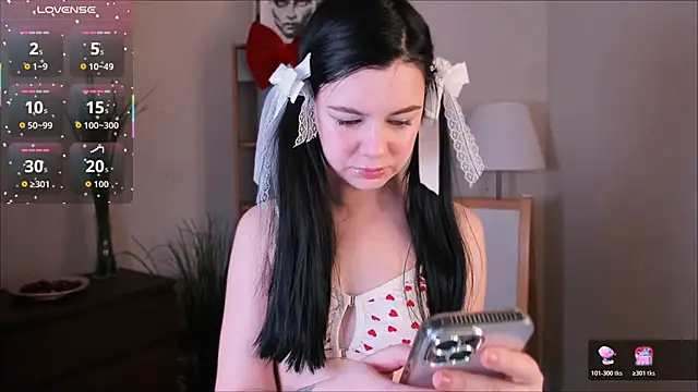 Lil Amelie online show from January 9, 1:58 pm