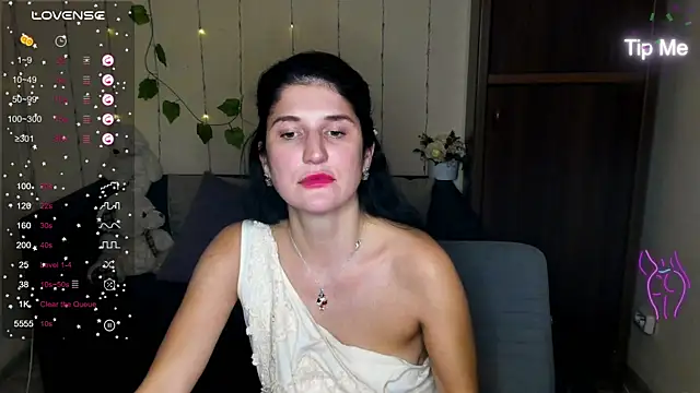 Snapshot of Alianna_Solo_Kisses chatting on January 11, 6:01 pm Alianna Solo Kisses online show from January 11, 6:01 pm