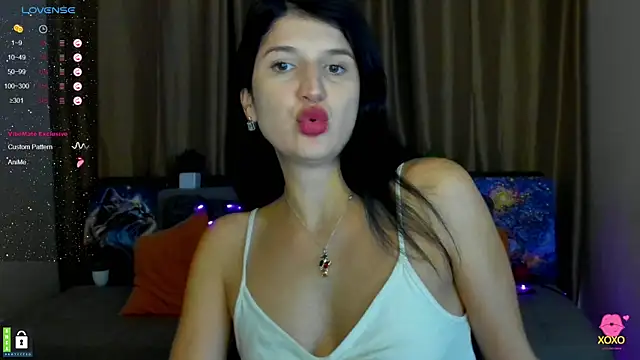 Snapshot of Alianna_Solo_Kisses chatting on February 9, 12:30 pm Alianna Solo Kisses online show from February 9, 12:30 pm