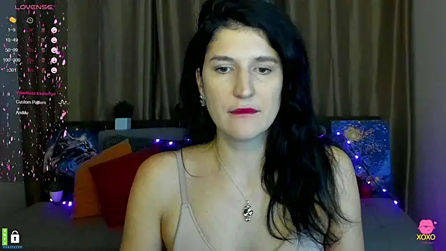Snapshot of Alianna_Solo_Kisses chatting on February 13, 9:41 am Alianna Solo Kisses online show from February 13, 9:41 am