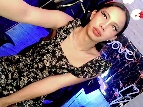 whiteladyboy online show from December 19, 12:12 pm