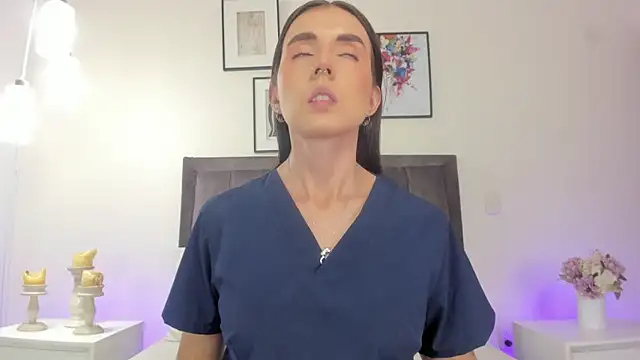 Snapshot of helen_mooree chatting on June 11, 12:47 pm helen mooree online show from June 11, 12:47 pm